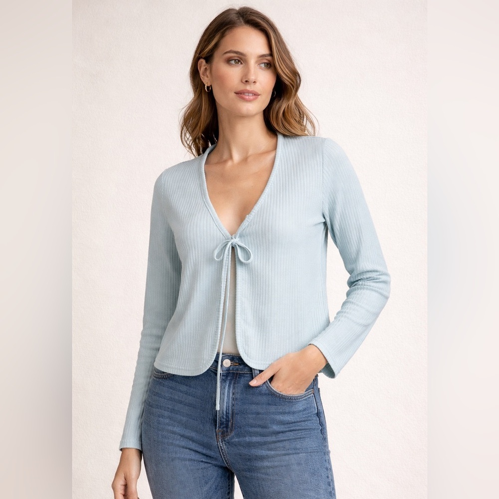 DIVIDED Light Blue Ribbed Tie Front Top Size M Soft Stretch cardigan
